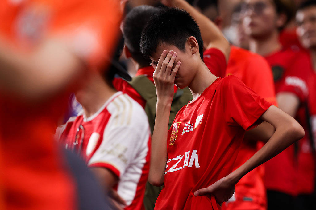 现场报道：中国足球大盘点，球队热血开战的简单介绍