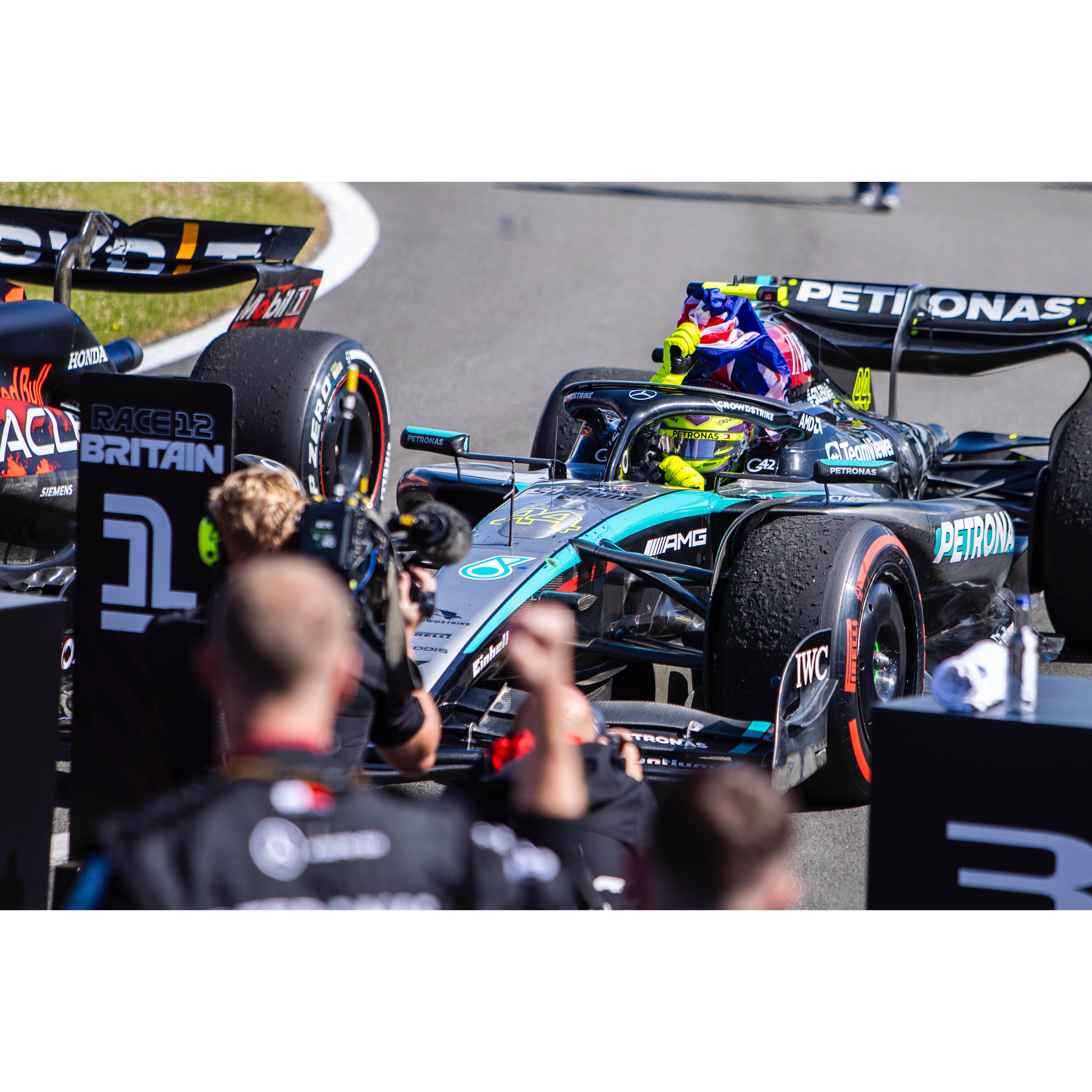 迈凯伦翻盘红牛车队，汉密尔顿惊艳四座