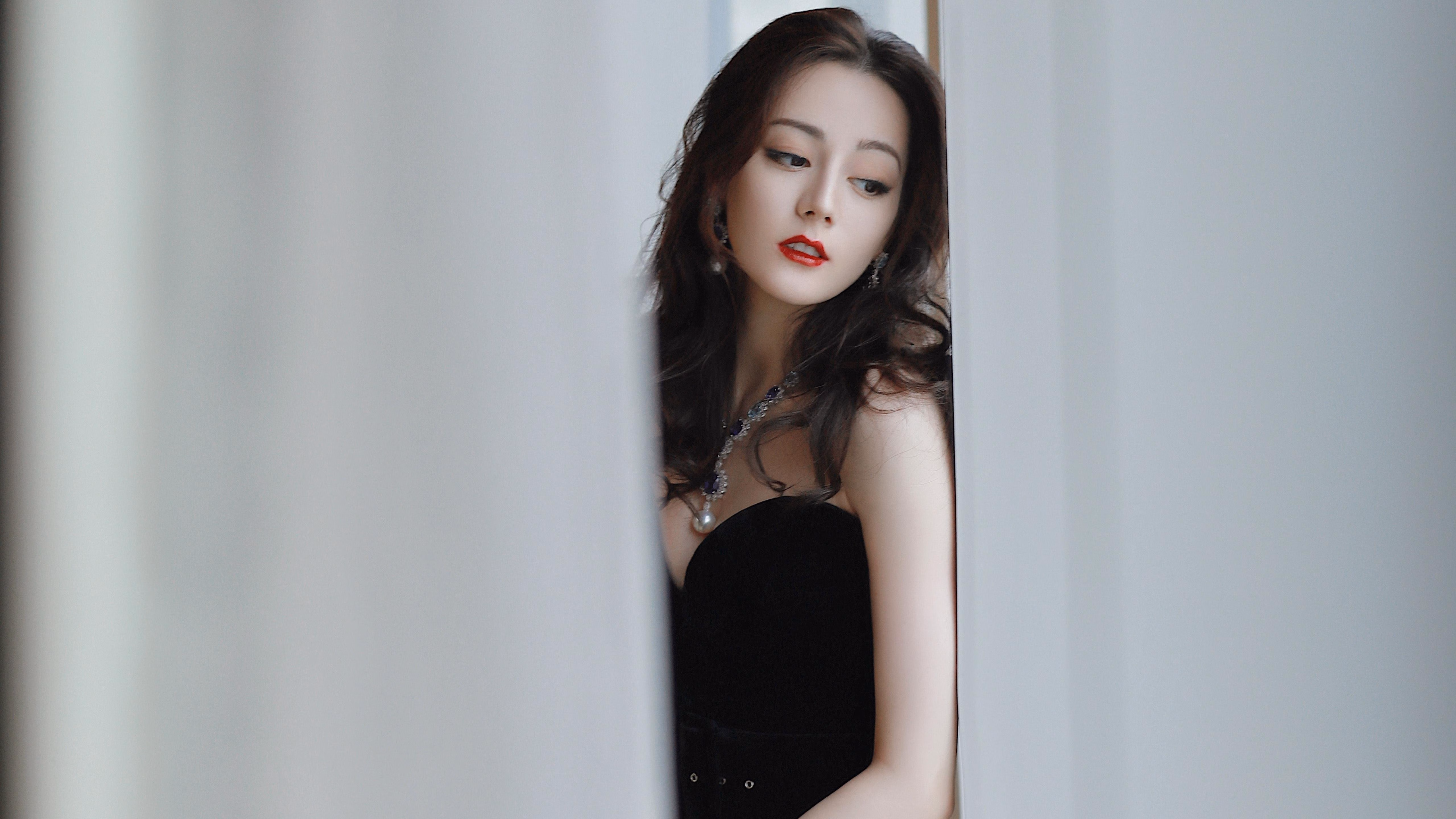 开云下载-欧洲足球的某个周末，铁血冲垮秩序，优雅接管夜晚