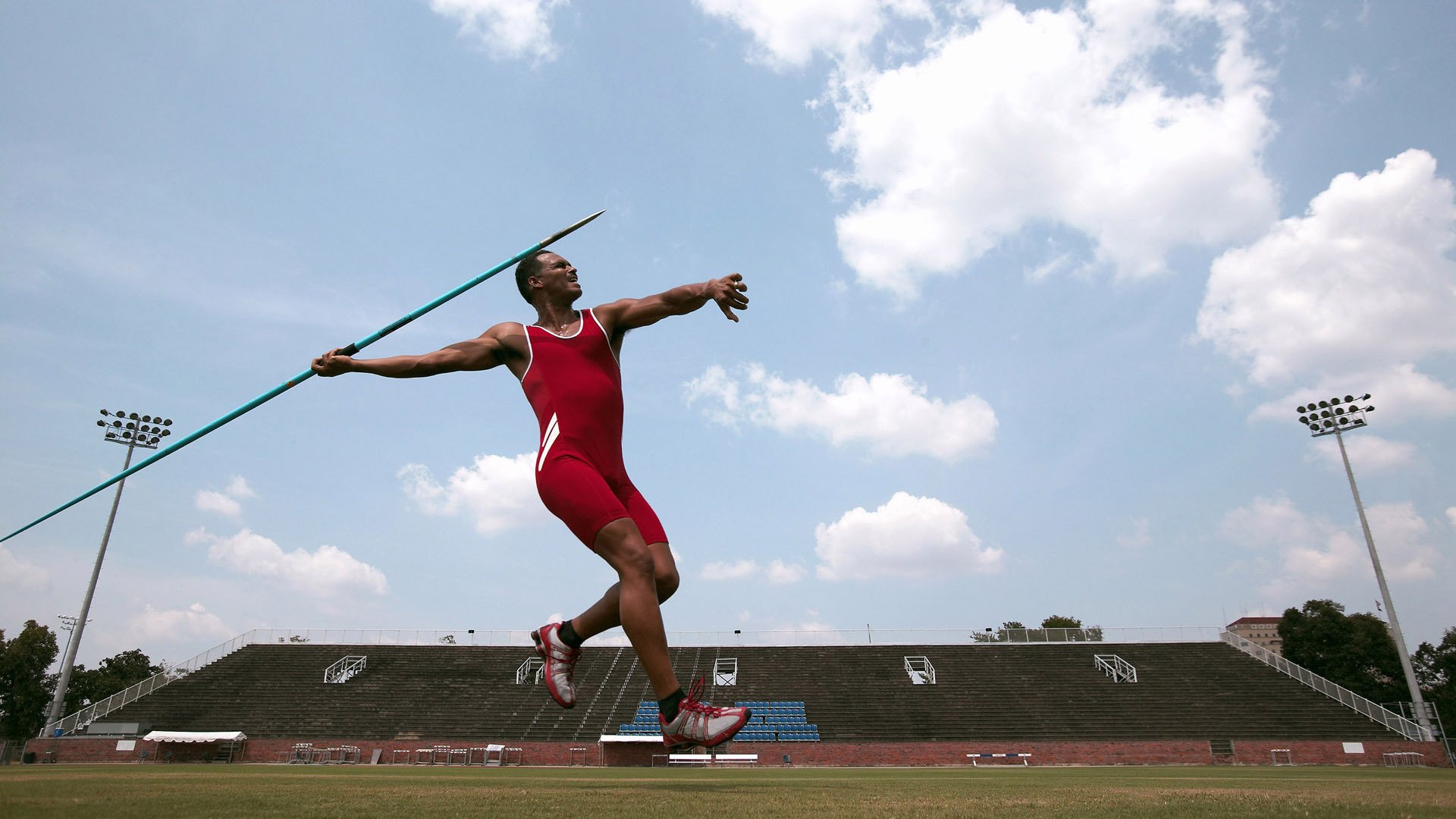隔洋对决，当戈贝尔的巨掌笼罩广东队的天空