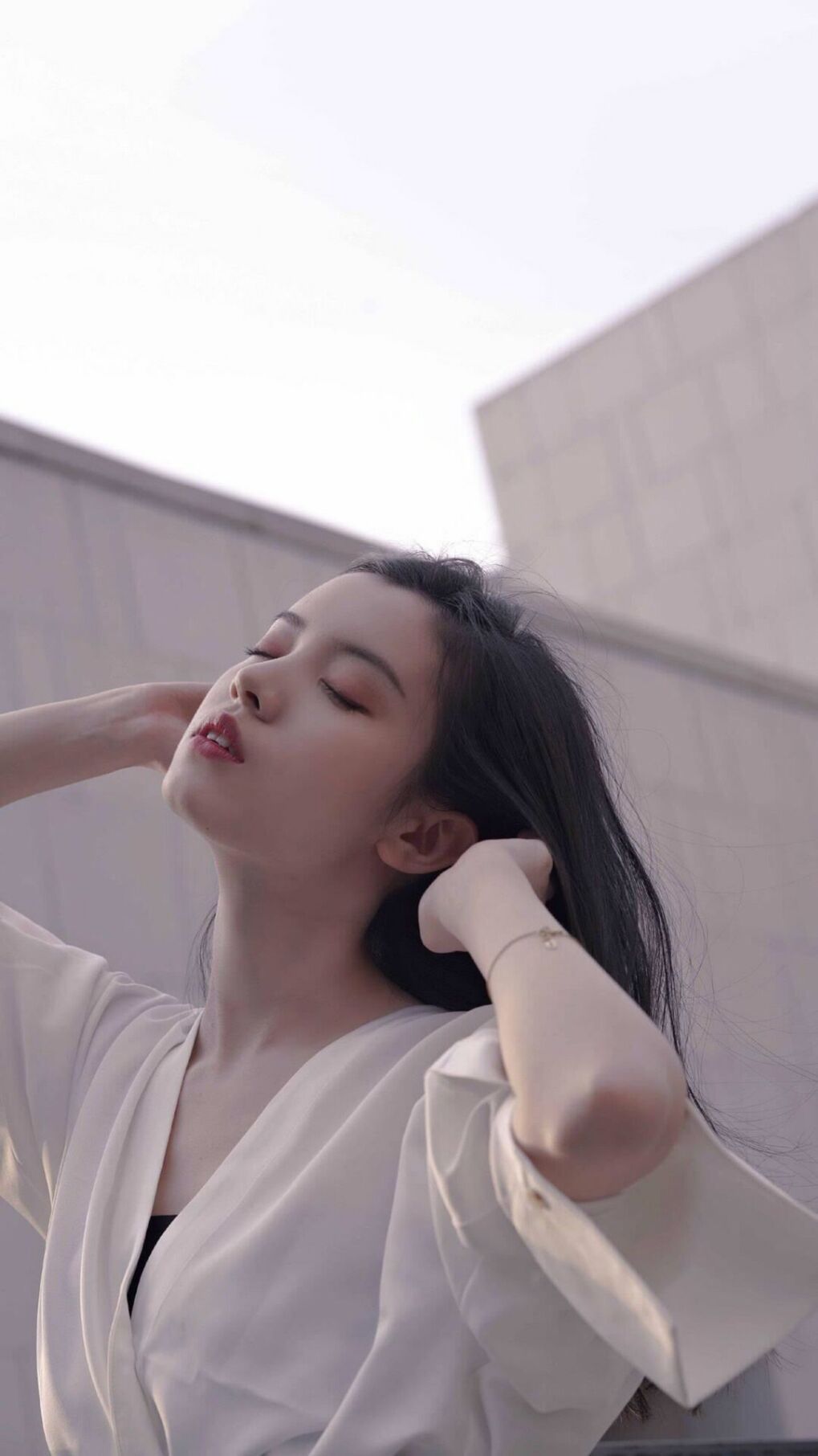 个人与集体,当德布劳内用手术刀般的传球撕开防线,厄瓜多尔用团结一致的呐喊击碎桎梏