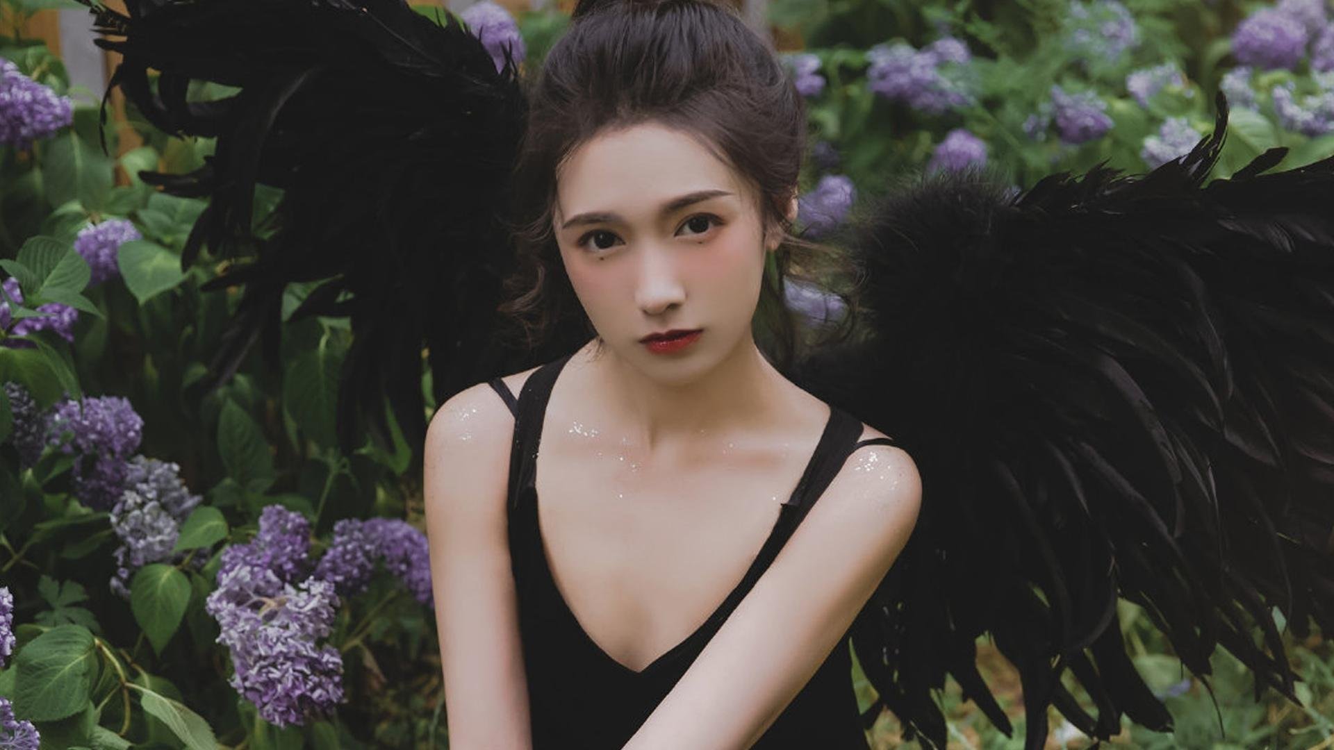 开云APP-雄鹿对阵活塞激战正酣，杰伦格林状态火热引关注